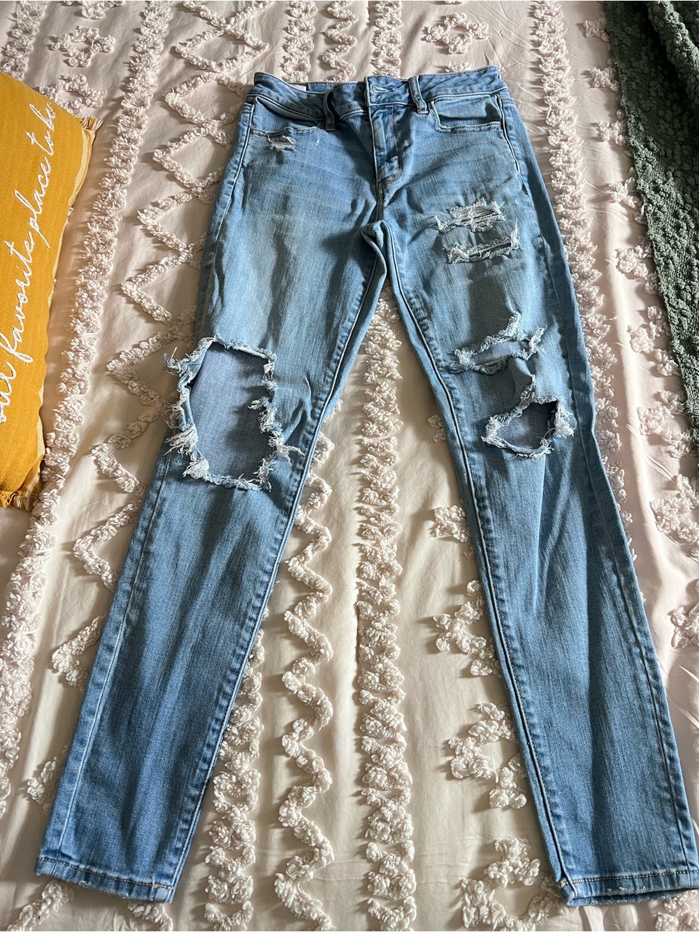 American Eagle Outfitters Light Blue Distressed Skinny Jeans